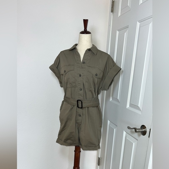 Banana Republic‎ Chic Olive Button-Up Romper with Belt - Picture 1 of 11